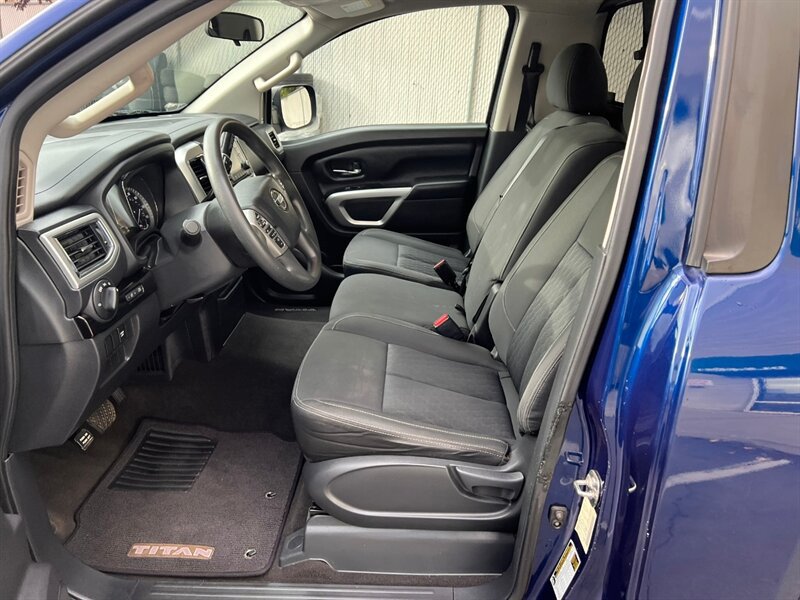 Used 2018 Nissan Titan SV AWD/4WD image 11