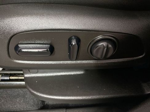 Used 2021 GMC Terrain SLT w/ Infotainment Package II image 12