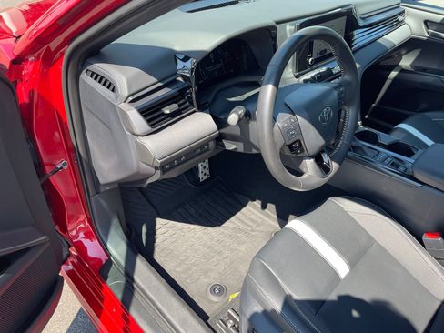 Used 2025 Toyota Camry SE w/ Convenience Package FWD image 22