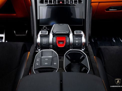 Used 2023 Lamborghini Urus S image 41