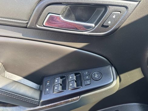 Used 2018 Chevrolet Tahoe LT w/ Luxury Package RWD image 20