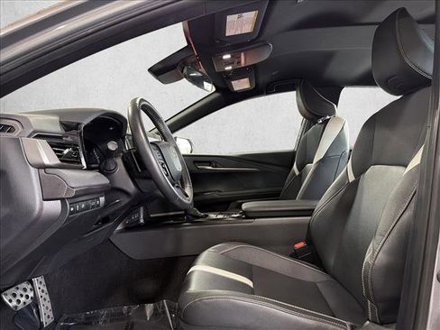 Used 2025 Toyota Camry SE image 11