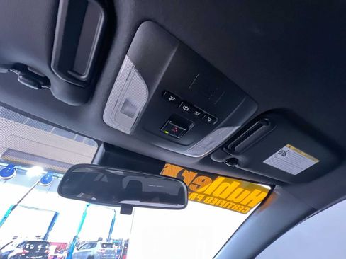 Used 2022 Toyota Corolla SE w/ Carpet Mat Package (TMS) FWD image 32