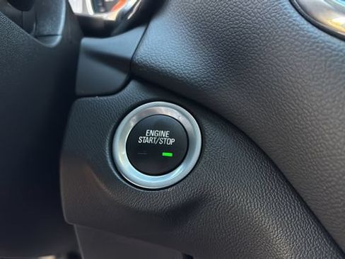 Used 2023 Chevrolet Equinox LT FWD image 28