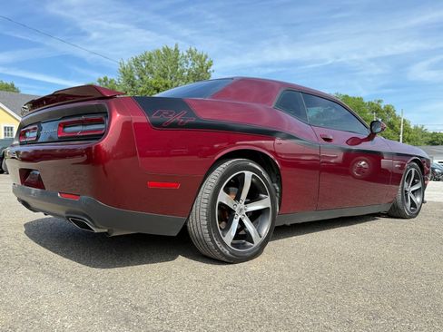 Used 2019 Dodge Challenger R/T w/ Driver Convenience Group RWD image 6
