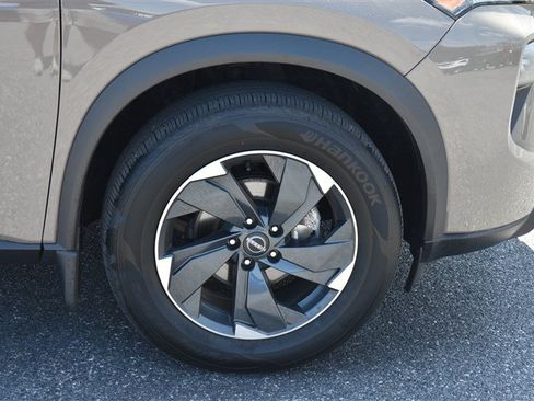 Used 2024 Nissan Rogue SV w/ SV Premium Package AWD/4WD image 3
