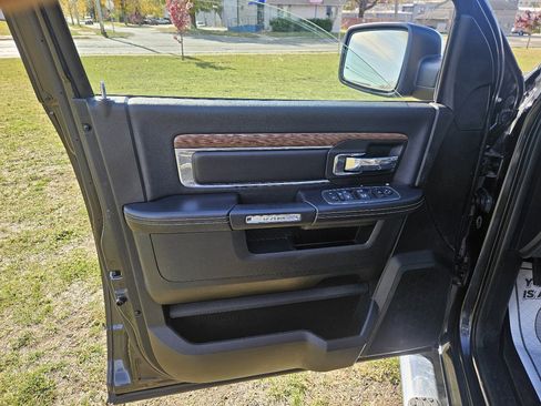 Used 2013 RAM 1500 Laramie w/ Convenience Group image 10