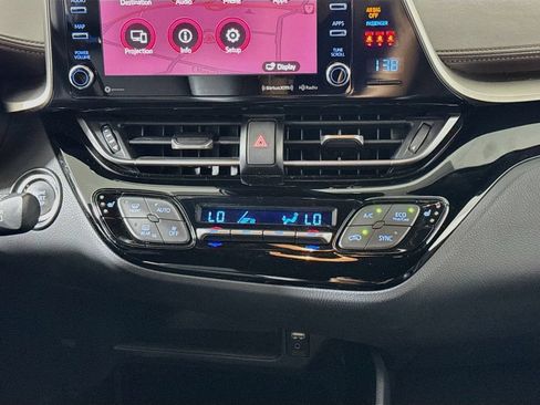 Used 2019 Toyota C-HR Limited FWD image 16
