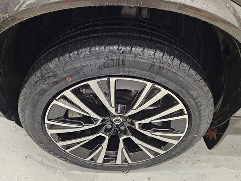 Used 2023 Volvo XC90 T8 Plus w/ Protection Package Premier image 10