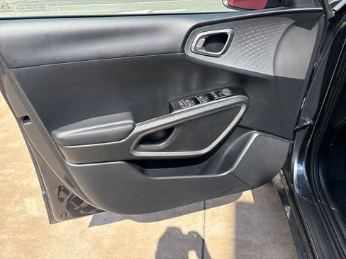 Used 2025 Kia Soul LX FWD image 10