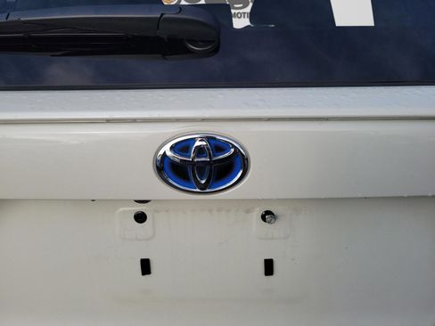 Used 2021 Toyota RAV4 XLE Premium AWD/4WD image 22