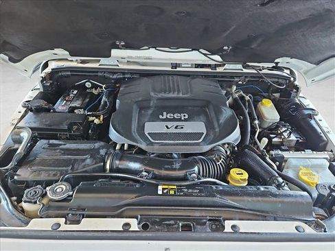 Used 2017 Jeep Wrangler Unlimited Rubicon w/ Connectivity Group AWD/4WD image 23
