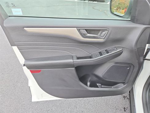 Used 2022 Ford Escape SE w/ Cold Weather Package image 13