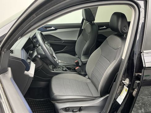 Used 2022 Volkswagen Taos SE image 9