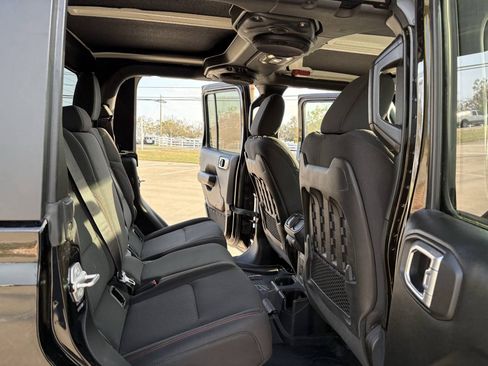 Used 2020 Jeep Gladiator Rubicon w/ Trailer Tow Package AWD/4WD image 28