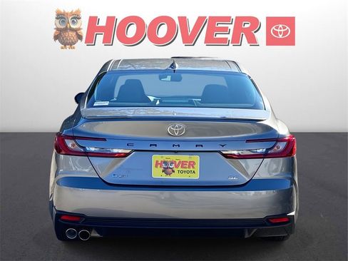 Used 2025 Toyota Camry SE w/ Convenience Package image 3