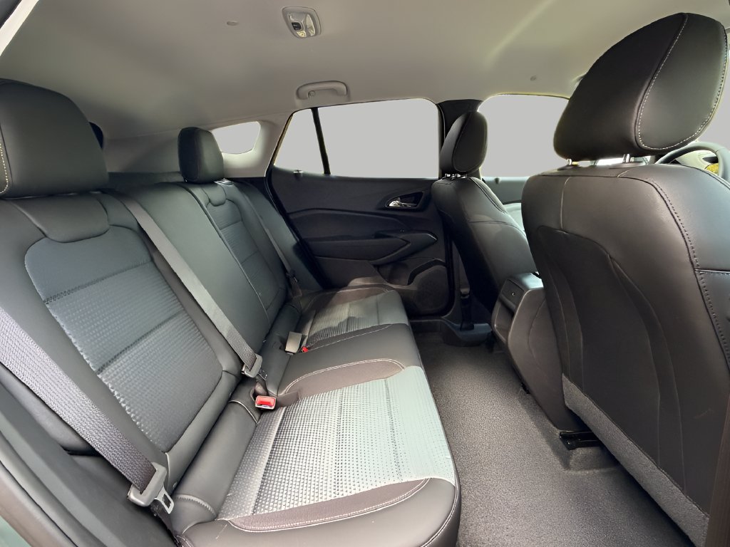 New 2026 Chevrolet Trax LT w/ Midnight Edition FWD image 7