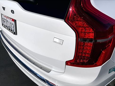 Used 2024 Volvo XC90 T8 Ultimate w/ Protection Package Premier AWD/4WD image 11