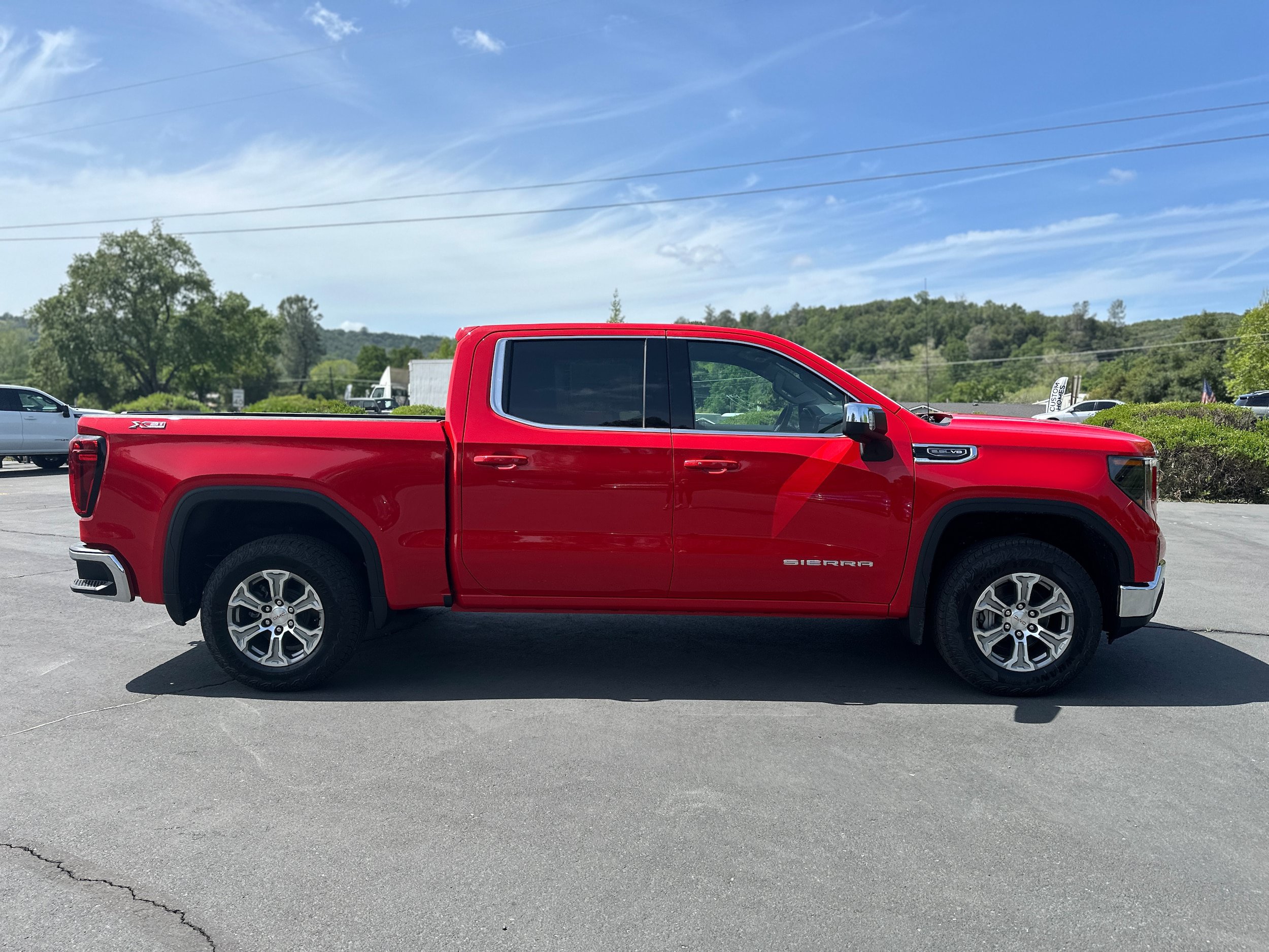 Used 2025 GMC Sierra 1500 SLE AWD/4WD image 4