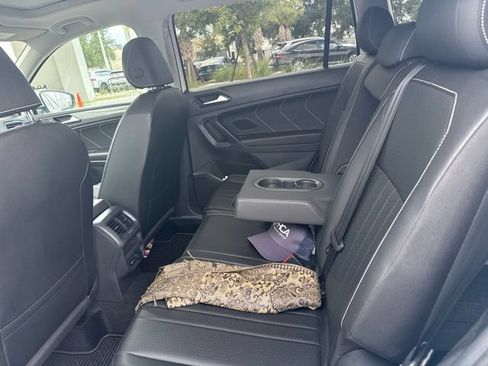 Used 2023 Volkswagen Tiguan SE w/ Panoramic Sunroof Package FWD image 5