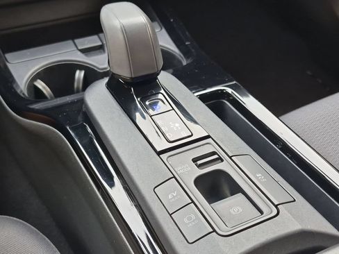 Used 2025 Toyota Prius LE FWD image 12