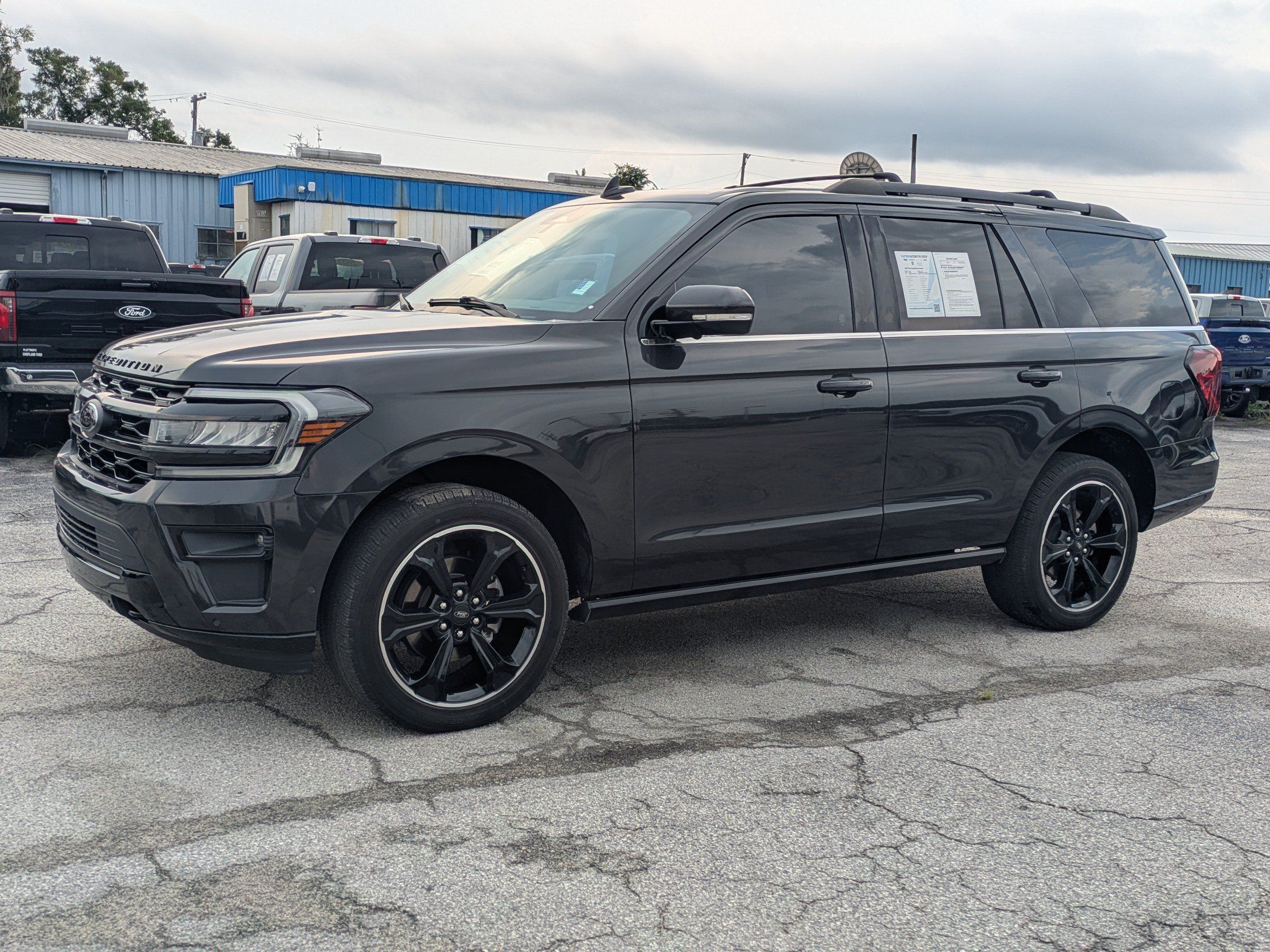 Used 2022 Ford Expedition Limited AWD/4WD image 8