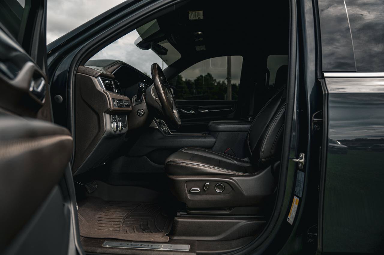 Used 2021 GMC Yukon Denali w/ Denali Premium Package AWD/4WD image 17
