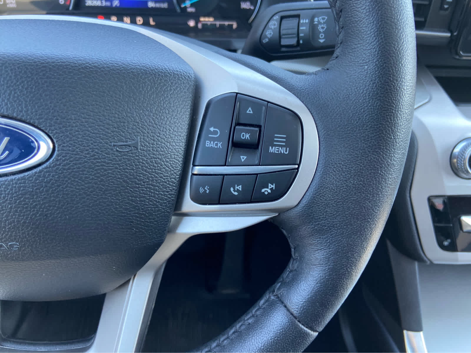 Used 2024 Ford Explorer XLT w/ Equipment Group 202A AWD/4WD image 25