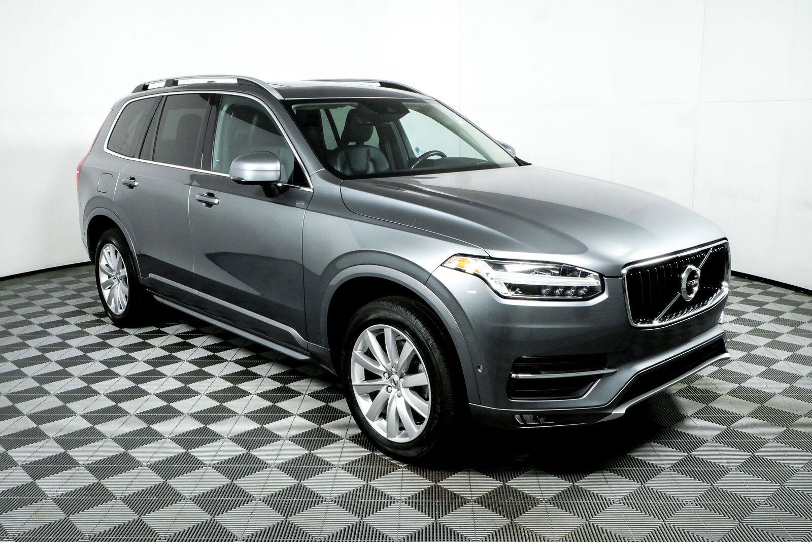 Used 2018 Volvo XC90 T6 Momentum w/ Convenience Package AWD/4WD image 1