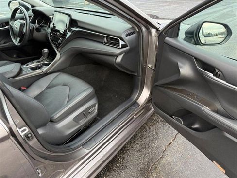 Used 2022 Toyota Camry XSE image 15