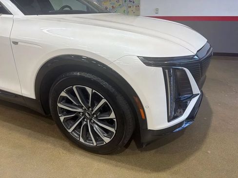 Used 2024 Cadillac Lyriq Sport AWD/4WD image 33