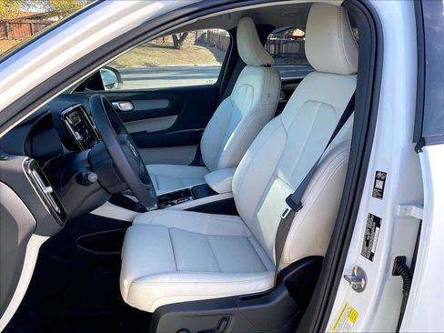 New 2026 Volvo XC40 B5 Plus w/ Protection Package Premier image 11