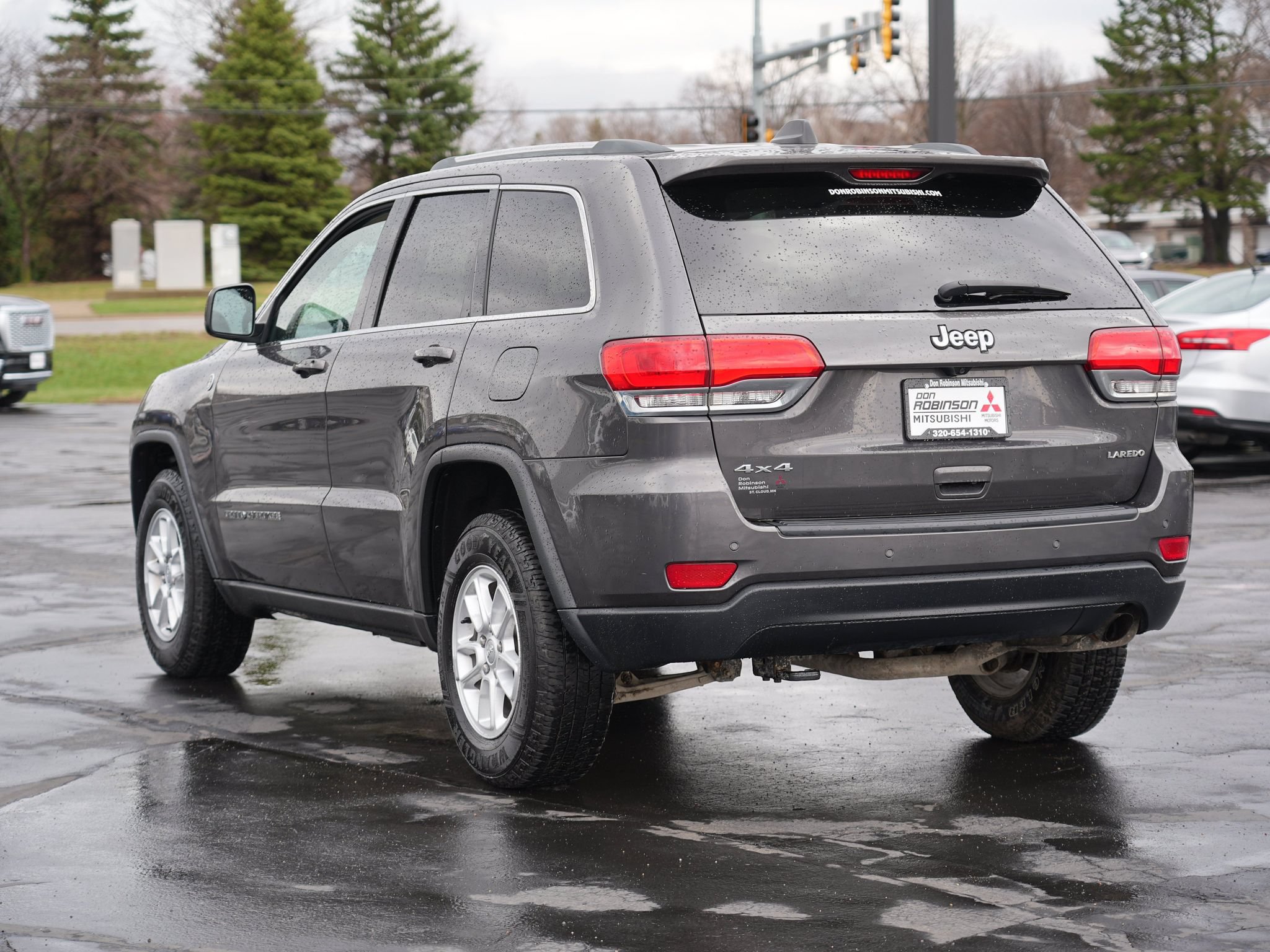 Used 2019 Jeep Grand Cherokee Laredo AWD/4WD image 6