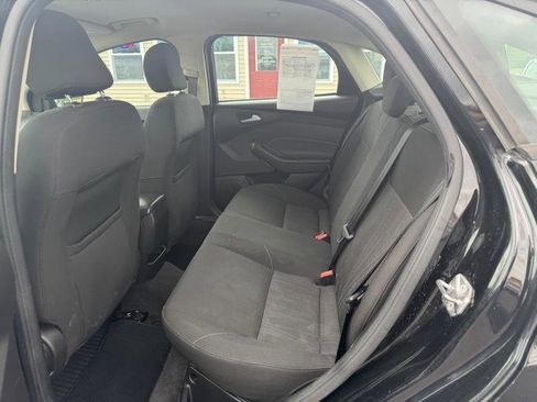 Used 2015 Ford Focus SE w/ SE Cold Weather Package FWD image 4