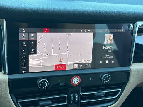 Used 2025 Porsche Macan image 20