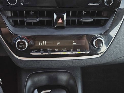 Used 2021 Toyota Corolla LE image 19