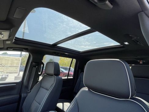 New 2026 Chevrolet Suburban Premier w/ Sun And Tow Package AWD/4WD image 25