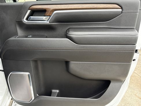 Used 2024 Chevrolet Silverado 2500 High Country w/ Technology Package image 19