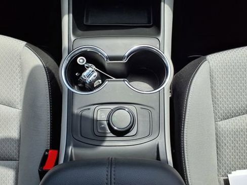 Used 2023 GMC Terrain SLE image 26