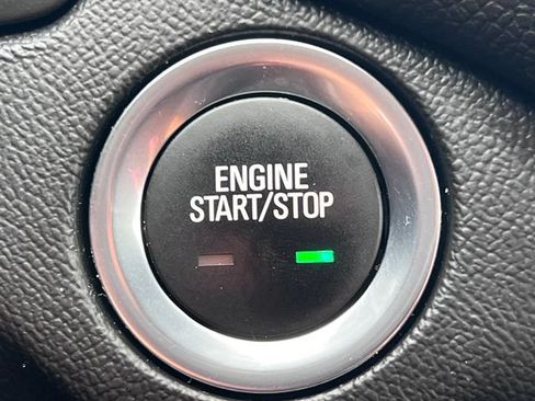 Used 2020 Chevrolet Equinox LT w/ Driver Convenience Package AWD/4WD image 32