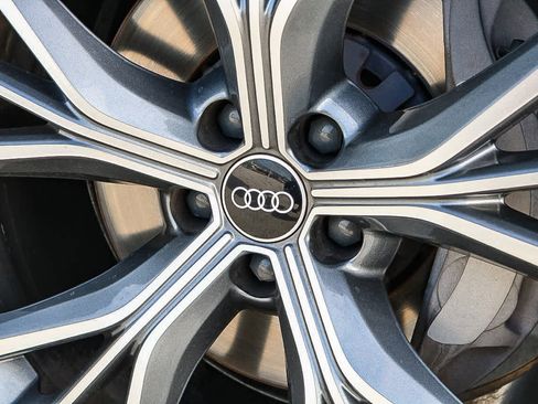 Used 2022 Audi Q8 Premium w/ Convenience Package image 15