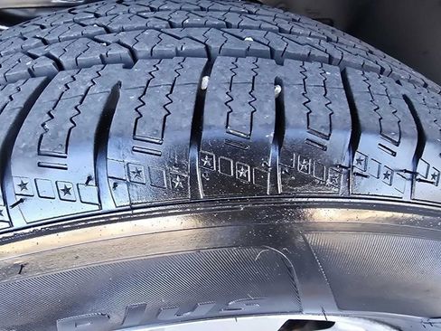 Used 2008 Jeep Commander Sport image 13