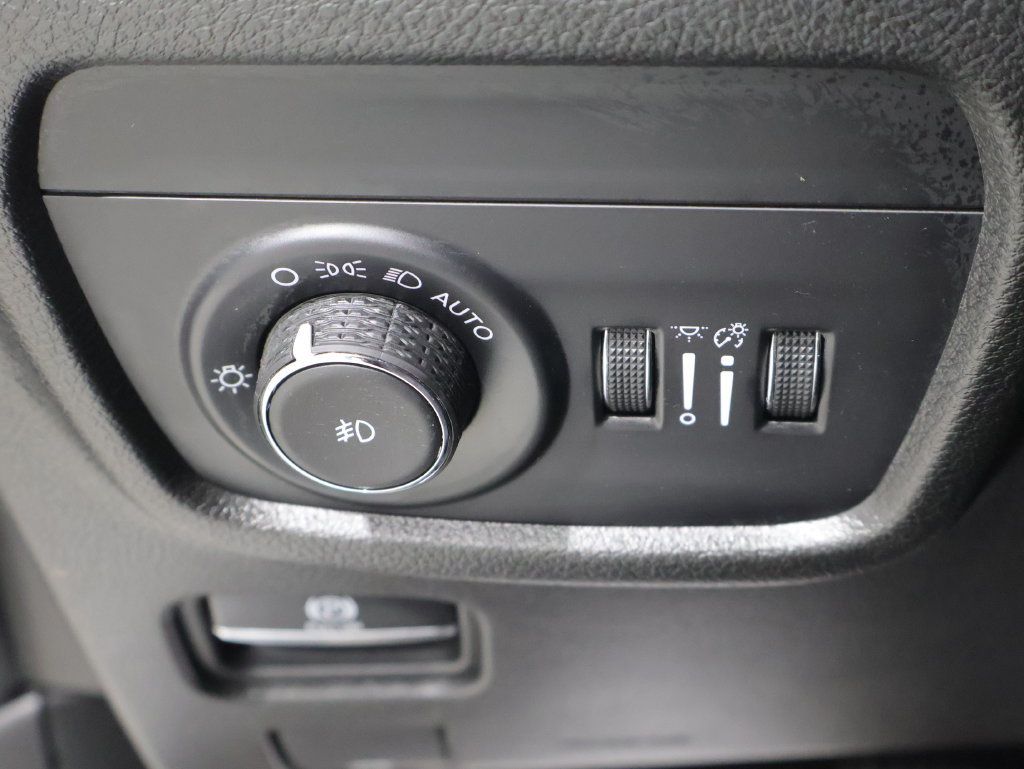 Used 2024 Jeep Grand Cherokee L Limited AWD/4WD image 31
