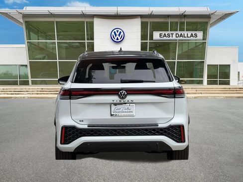 New 2026 Volkswagen Tiguan SE R-Line FWD image 4