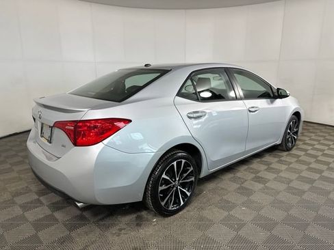 Used 2018 Toyota Corolla SE w/ SE Premium Package image 3