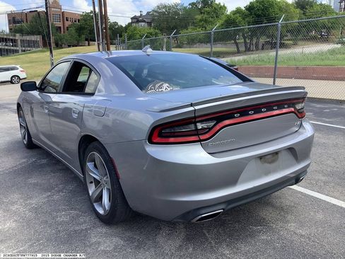 Used 2015 Dodge Charger R/T RWD image 4