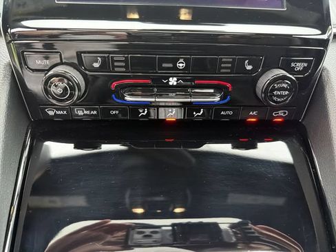 Used 2023 Jeep Grand Cherokee Altitude AWD/4WD image 20