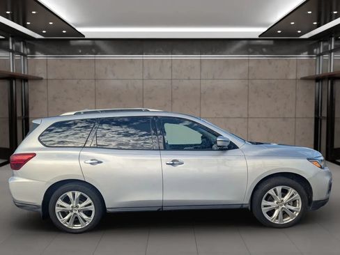 Used 2018 Nissan Pathfinder SL w/ SL Premium Package AWD/4WD image 5