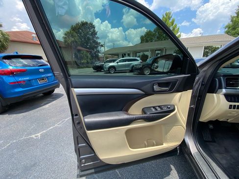 Used 2015 Toyota Highlander XLE image 33