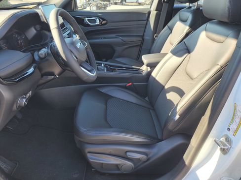 New 2026 Jeep Compass Latitude image 11